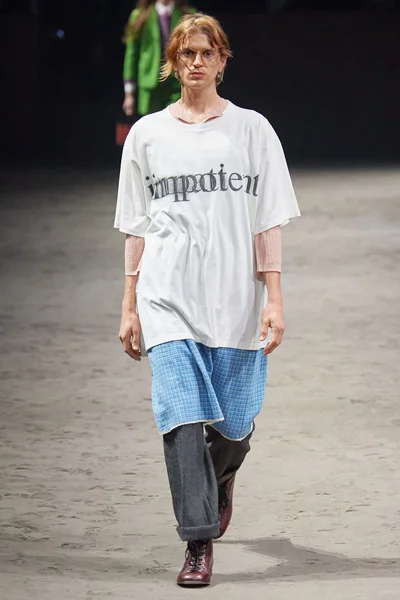 Look 32